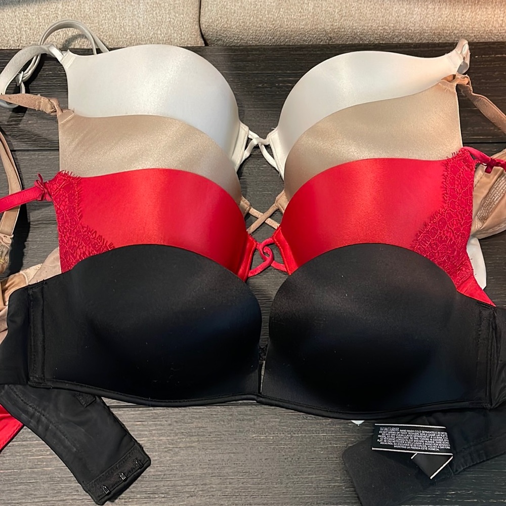 34A Victoria Secret Bombshell bra